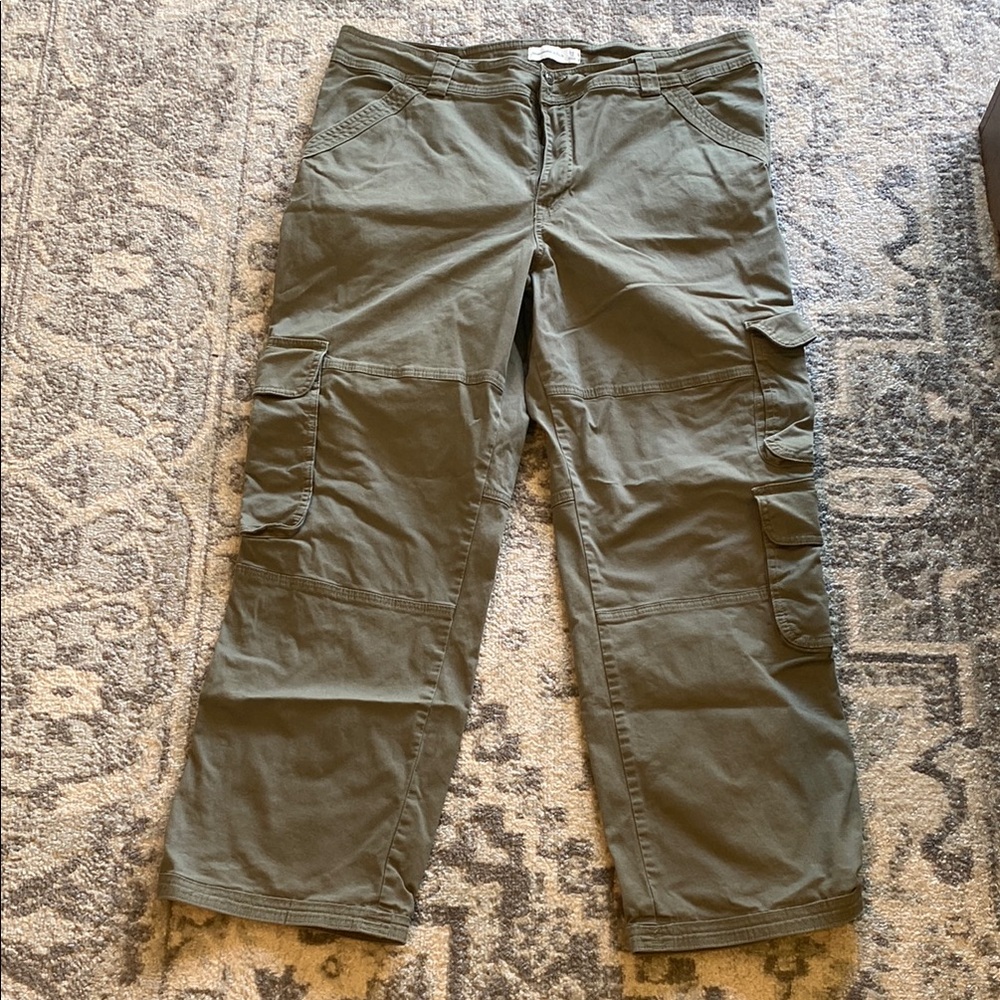 A& F Olive Cargo Pants
